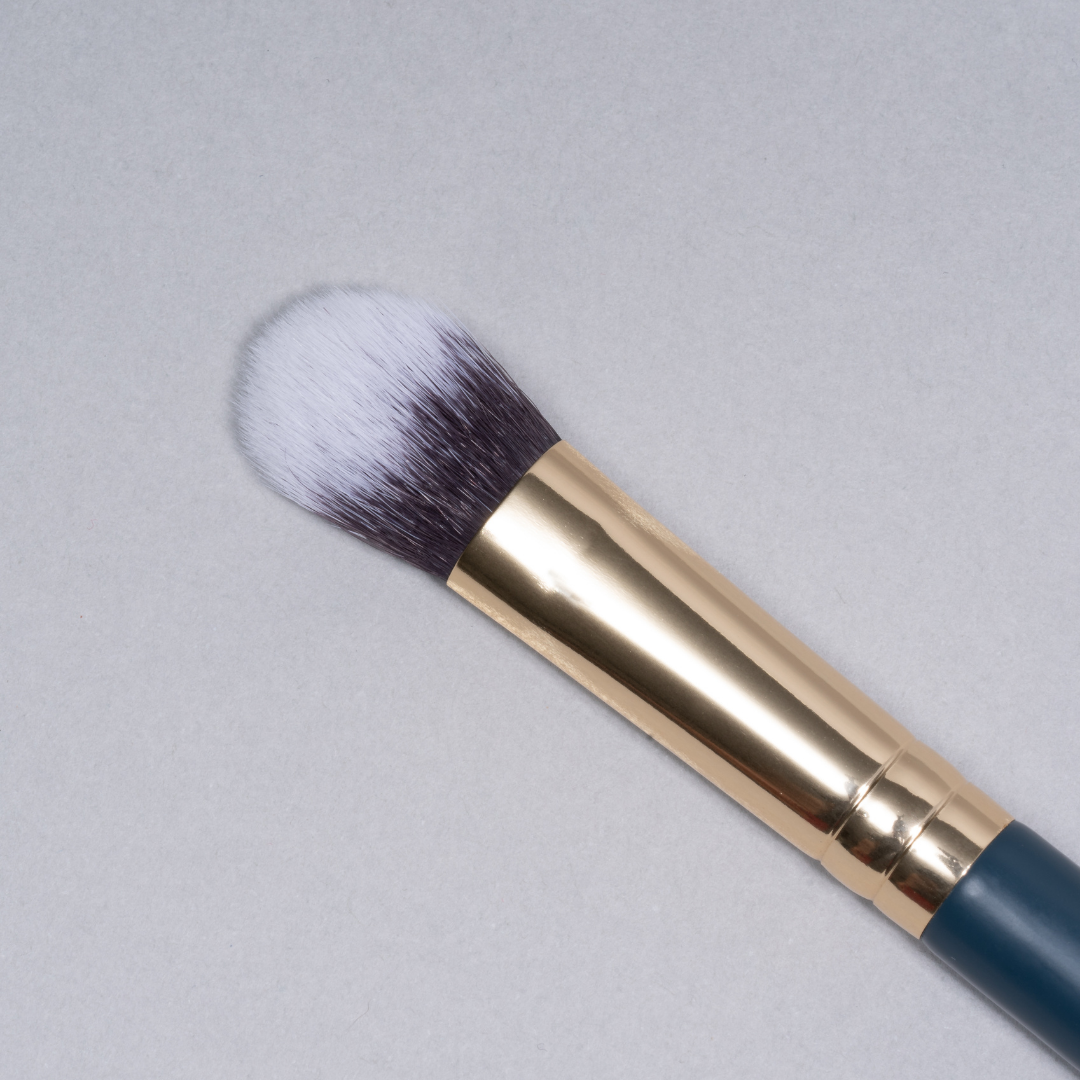 HF15: Multi-use concealer and powder brush