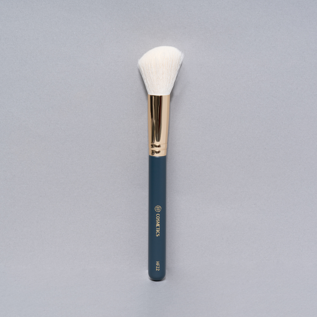 HF22: Angled contour and bronzer powder brush