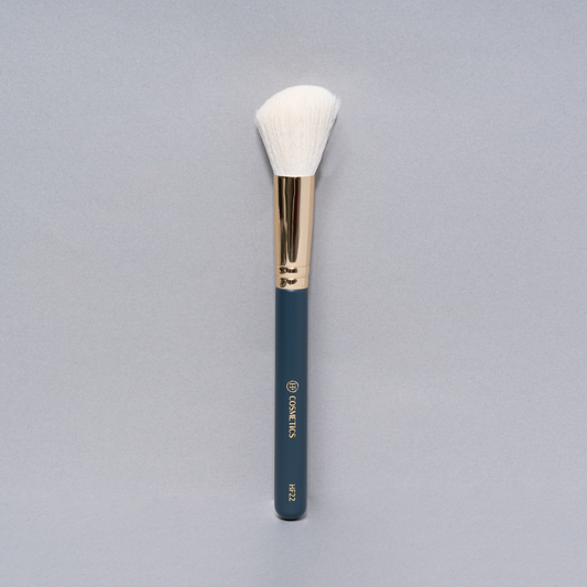 HF22: Angled contour and bronzer powder brush