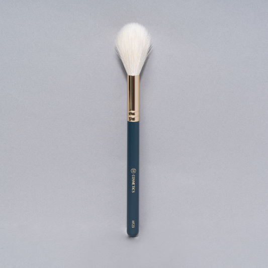 HF23: Tapered powder, blusher and polisher brush