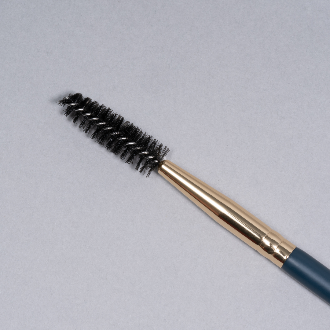 HF11: Eyebrow and eyeliner brush with spoolie