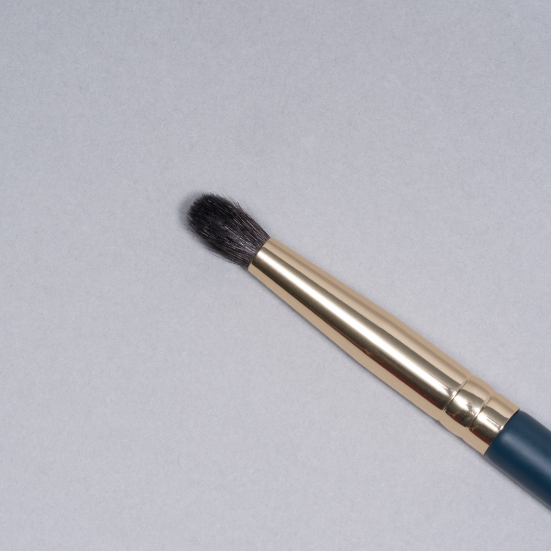 HF12: Tapered mini crease blender brush